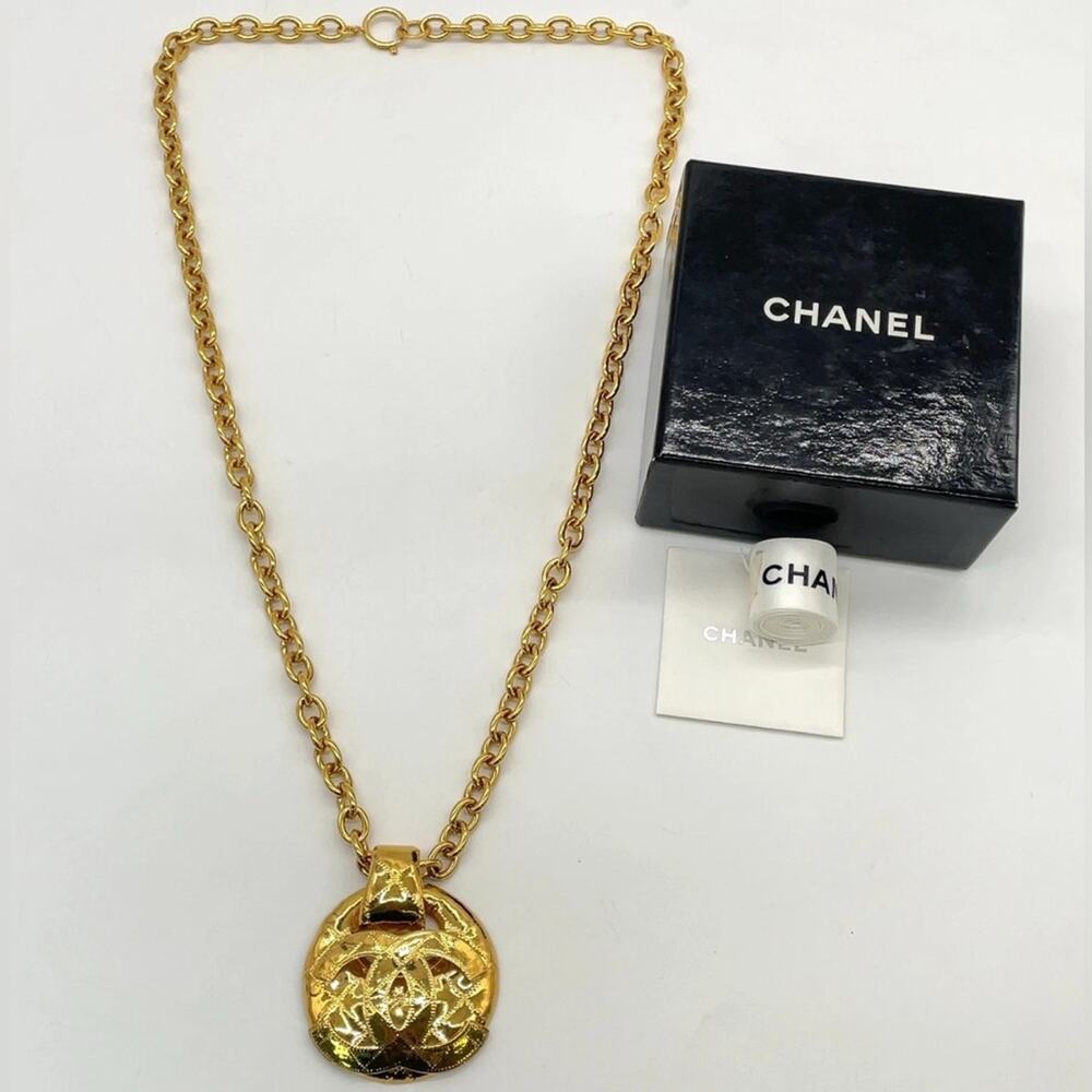 Authentic Chanel Vintage Coco Mark 94P Gold Pendant Necklace W/Box - Picture 9 of 11